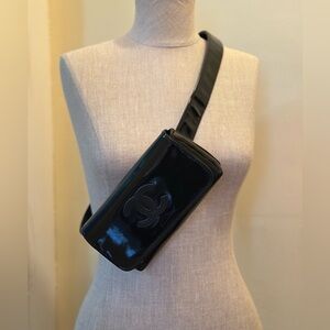 CHANEL patent leather belt bag in black